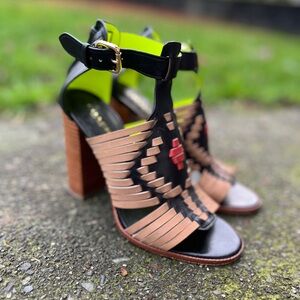 Coach Lorrie woven heel sandal Sz 7